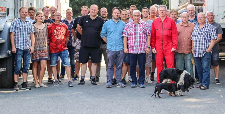 Gruppenfoto der Teilnehmer der Ladungssicherungsschulung auf dem Lücking Betriebsgelände